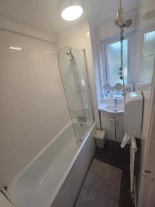 Bedroom for 2 in North London