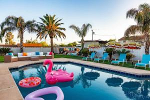 Desert Oasis With Pool Mini Golf King Bed RV Parking
