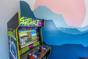 Desert Oasis With Pool Mini Golf King Bed RV Parking