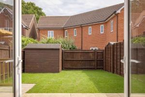 Family Home 3 bed 3 bath with parking Garden