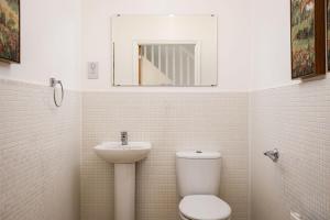 Family Home 3 bed 3 bath with parking Garden