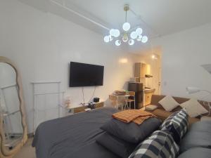 Flat in Tomas Morato with Balcony, Netflix, Karaoke