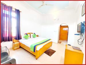 Hotel Sapphire Stay- A Luxury Resort withRoom Attached Balcony and Valley View - Wifi - Restaurant - Parking and Children Play Ground Available - Best Resort in Nainital