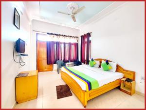 Hotel Sapphire Stay- A Luxury Resort withRoom Attached Balcony and Valley View - Wifi - Restaurant - Parking and Children Play Ground Available - Best Resort in Nainital