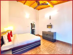 Hotel Sapphire Stay- A Luxury Resort withRoom Attached Balcony and Valley View - Wifi - Restaurant - Parking and Children Play Ground Available - Best Resort in Nainital