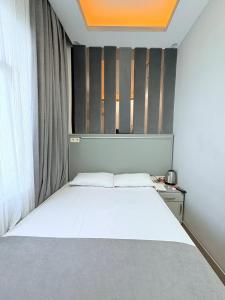 Crowned Boutique Hotel