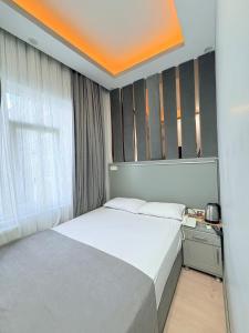 Crowned Boutique Hotel