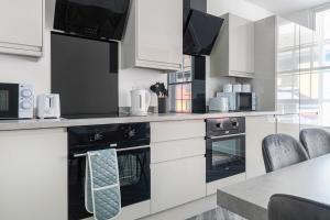 5 Ensuite Bed Apartment in Prime Location