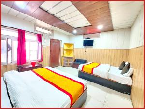 Hotel Neelam !! Raz Nainital - Near Naini Lake And Mall Road - Budget Friendly Hotel with Wifi - Room Service and Excellent Customer Service Awarded - Book Now