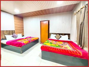 Hotel Neelam !! Raz Nainital - Near Naini Lake And Mall Road - Budget Friendly Hotel with Wifi - Room Service and Excellent Customer Service Awarded - Book Now