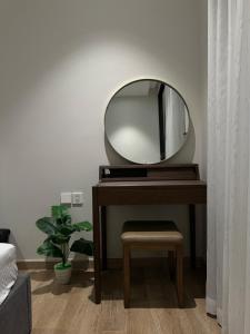 Trầm Room Calm & Dark Wood