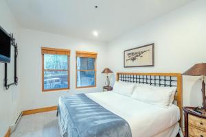 Bear Creek Lodge 211 by Alpine Lodging Telluride