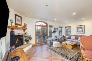 Bear Creek Lodge 212 by Alpine Lodging Telluride