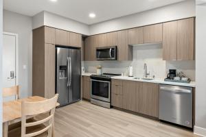 Spacious Loft- Hollywood Free Pool, Parking, Gym