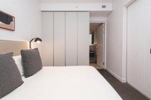 City Glimpse, Mountain Whisper