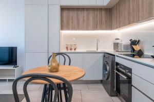 City Glimpse, Mountain Whisper