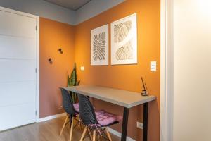 Apartamento central, com AC, portaria 24h e academia