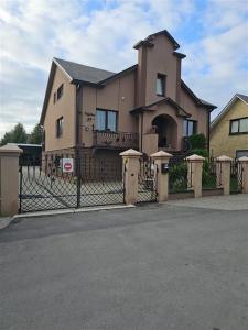 Svečių namai pas Jud ir Ram