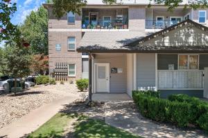 1BR Bright Domain Apt w Pool, Tennis & Parking