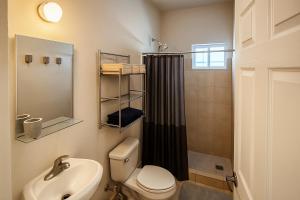 Hillside Apartment with King Bed