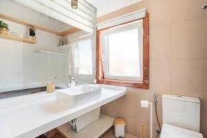 Cosy Cascais Retreat with private hot tub