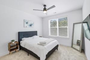336 Chic 2B2B Near Stockyards, Resort Style Pool & Gym, Golf Simulator, 7M to Dickies Stadium, 15M to AT&T stadium
