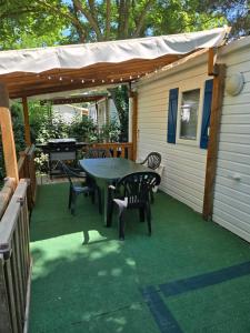 Iscles 231- MH Au calme près du lac