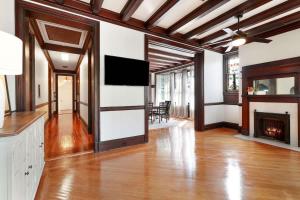 Spacious and Elegant Family Home in Mid-City