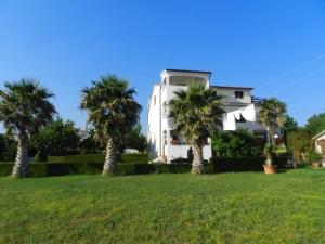 Apartments and Rooms Ana