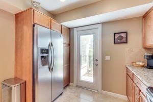 In Golf Course Community Palm Desert Escape!