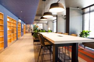 Full Stylish 2BR Oasis for 5 in Lively Las Condes