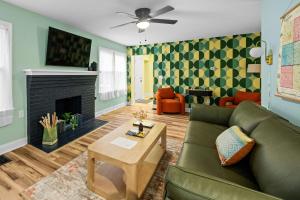 4BR, Home Theater, near Spooky Nook Sports Complex