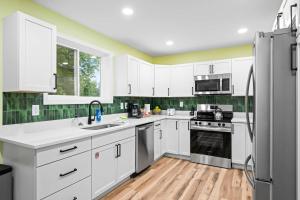 4BR, Home Theater, near Spooky Nook Sports Complex