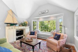 Luxury Waterfront with Game Room