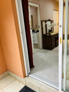 Guest house with Powerbackup in Sandhurst