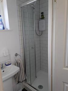 Single room with sole use bathroom Single Occupancy Only in shared house