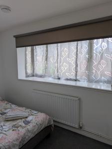 Single room with sole use bathroom Single Occupancy Only in shared house