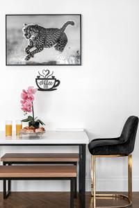 Contractor Stay 2bed 2Bath In the Lanes Sleeps 8