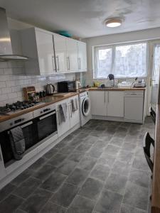 Single room with sole use bathroom Single Occupancy Only in shared house