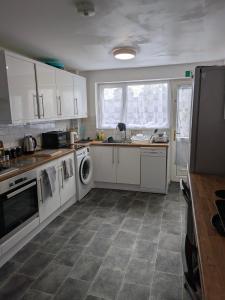 Single room with sole use bathroom Single Occupancy Only in shared house