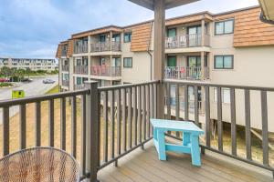 Steps to Sand! Condo with 2 Pools in Atlantic Beach