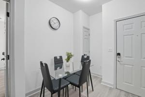 Bright & Stylish 2-Bed, 2-Bath Apartment