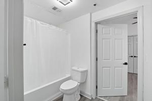 Contemporary 2BR2BA with Great Amenities