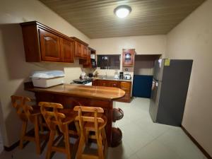 Hospedaje Nacho y Ale 2, con 3 AC, Paso Canoas, CR