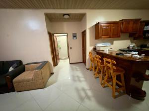 Hospedaje Nacho y Ale 2, con 3 AC, Paso Canoas, CR