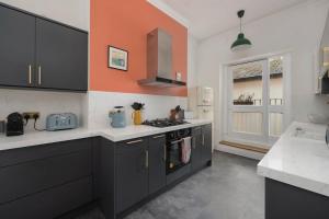 The Palms, Folkestone Beach