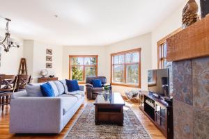 McAuley Manor - Mountain Views Downtown Location