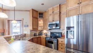 McAuley Manor - Mountain Views Downtown Location