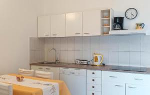 1 Bedroom Cozy Apartment In Maslenica