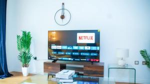 City Centre Contractors 2BR with Lift Parking Xscape MKTheatre wilan lake Campbell Park